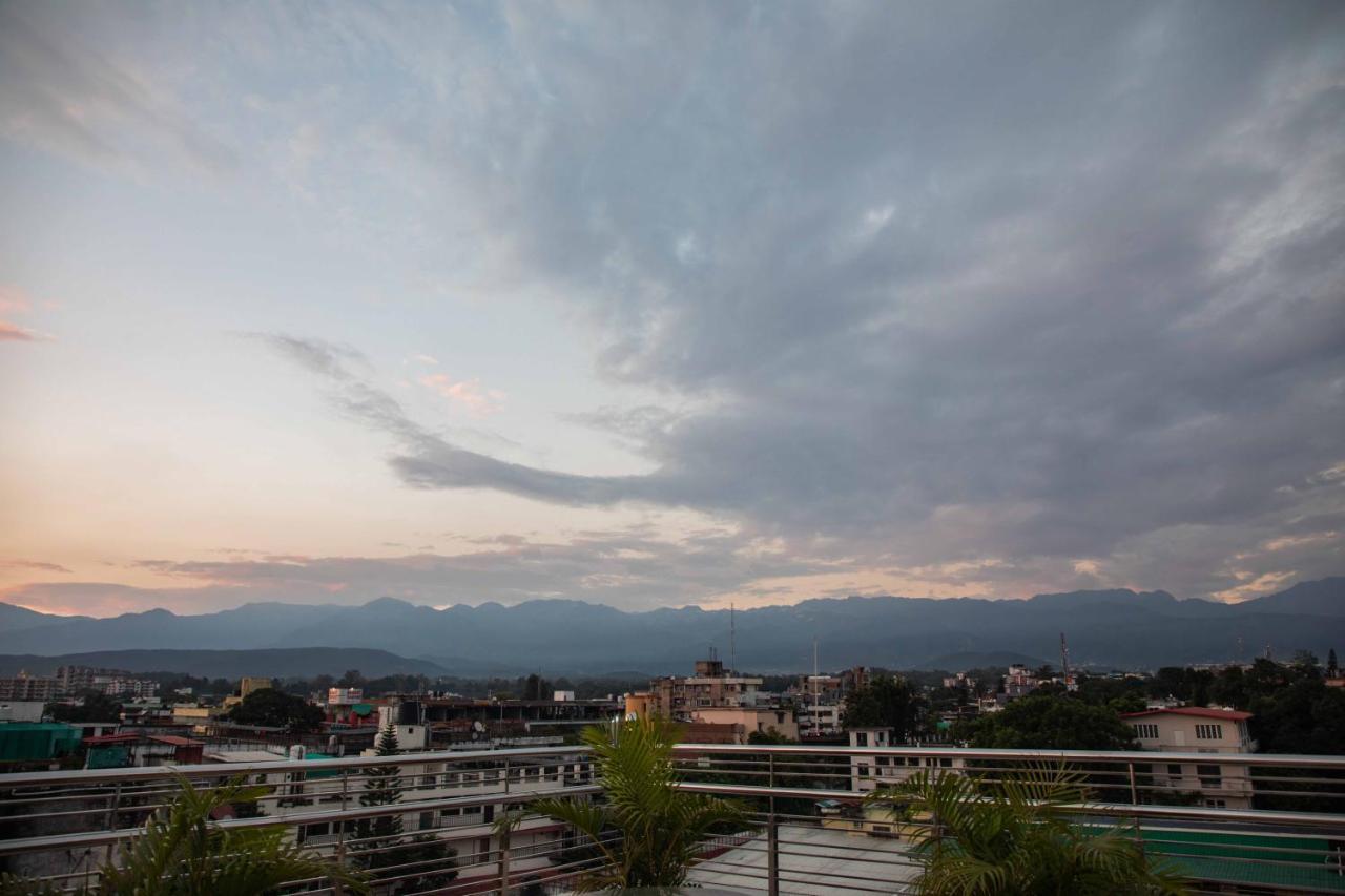 Hotel Alaya Dehradun Zewnętrze zdjęcie