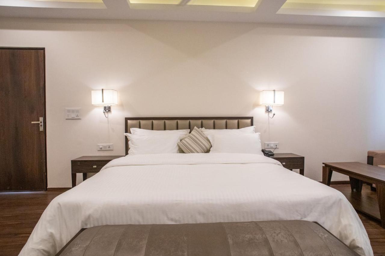 Hotel Alaya Dehradun Zewnętrze zdjęcie