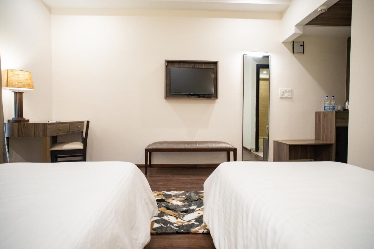 Hotel Alaya Dehradun Zewnętrze zdjęcie