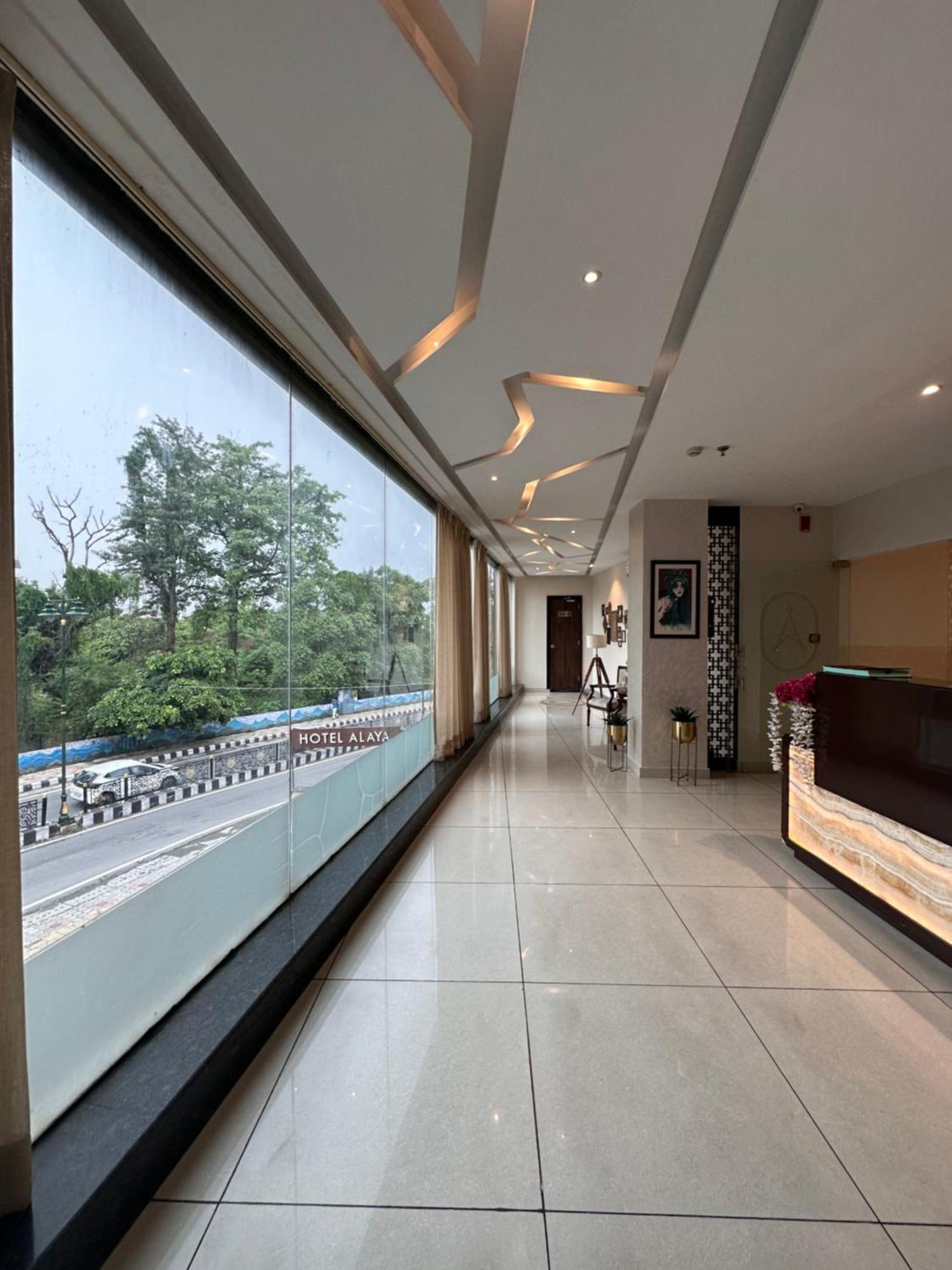 Hotel Alaya Dehradun Zewnętrze zdjęcie