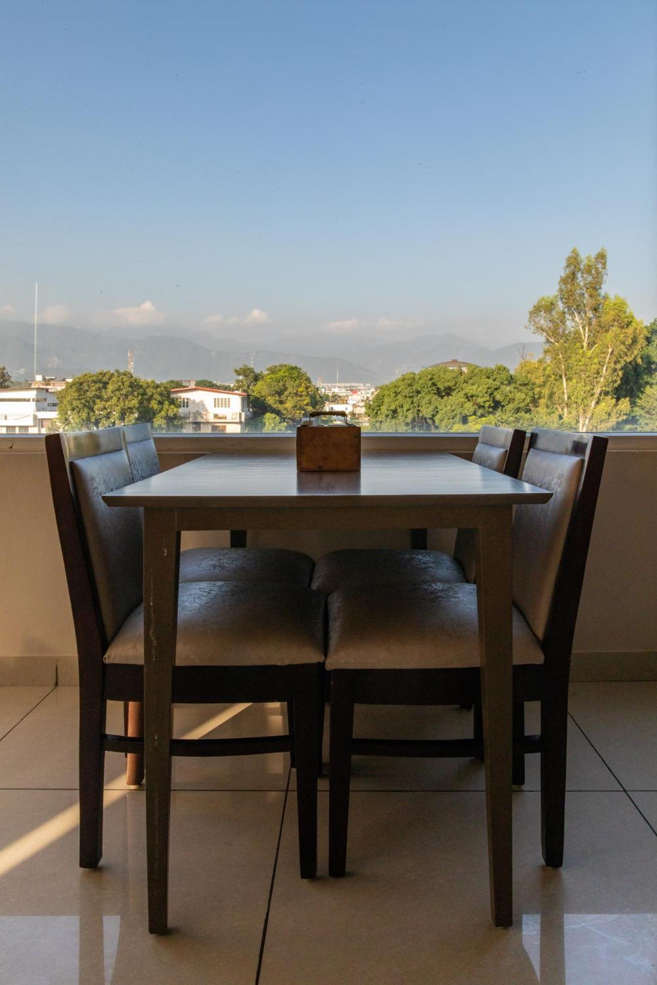 Hotel Alaya Dehradun Zewnętrze zdjęcie