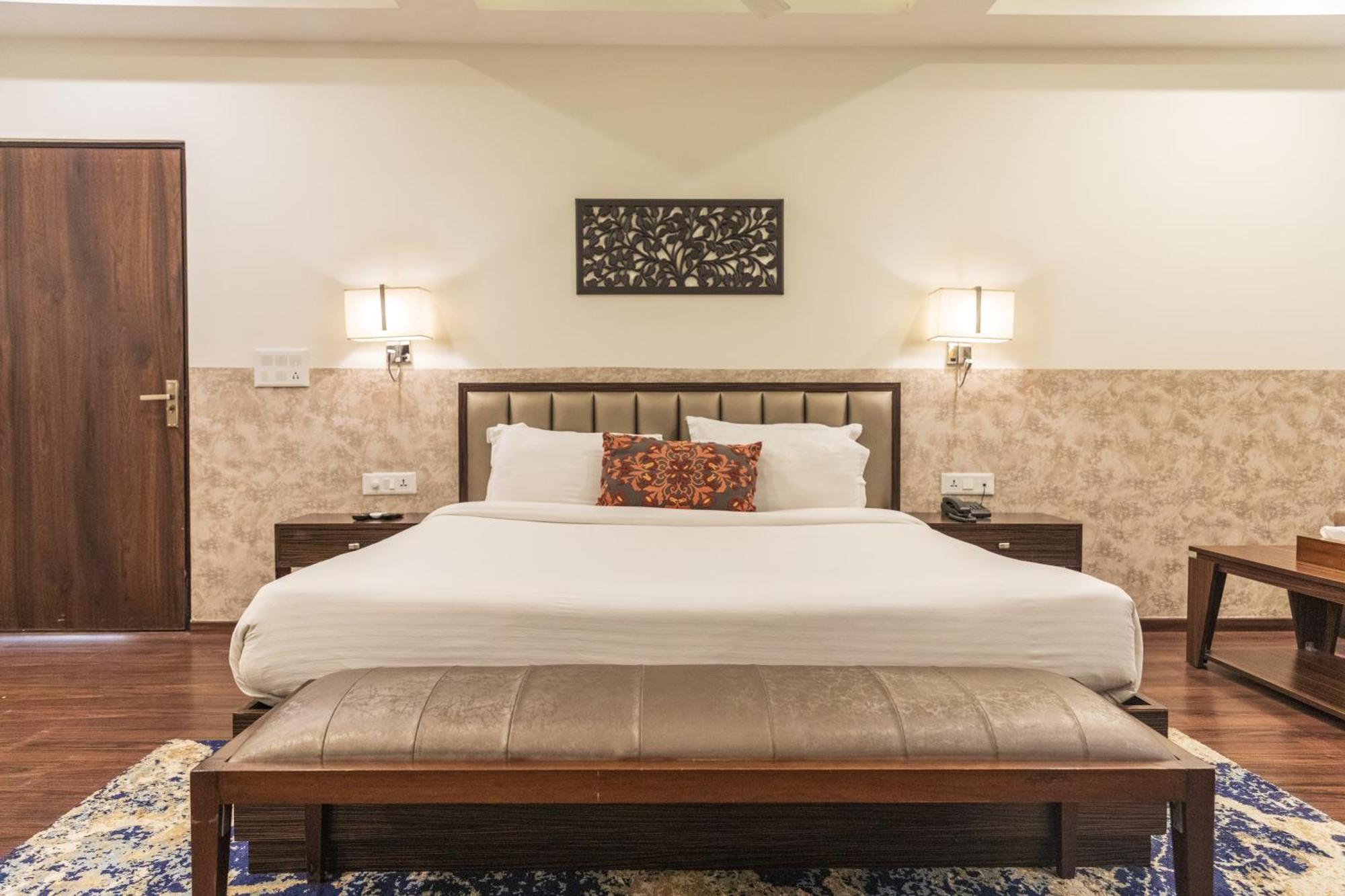 Hotel Alaya Dehradun Zewnętrze zdjęcie