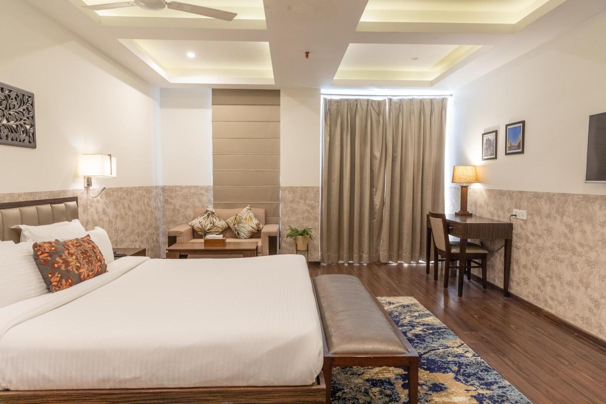 Hotel Alaya Dehradun Zewnętrze zdjęcie